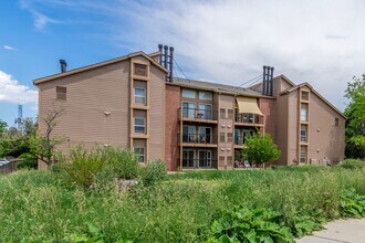 4899 S Dudley St in Denver, CO - Foto de edificio - Building Photo