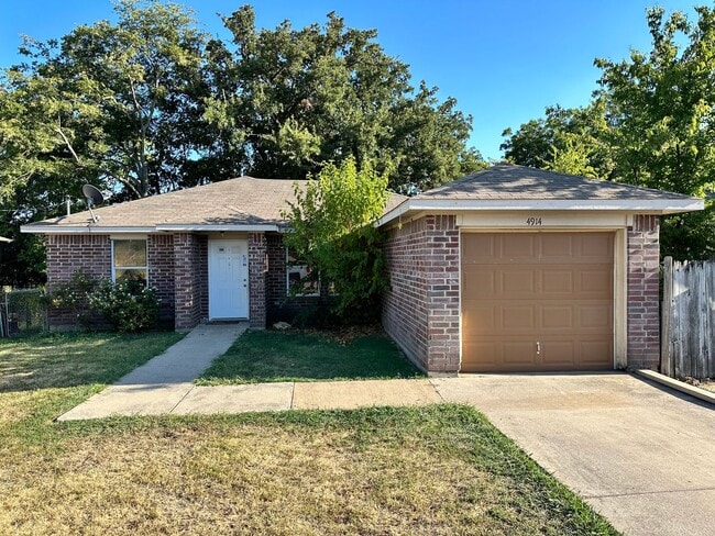 4914 Elgin St in Fort Worth, TX - Foto de edificio - Building Photo