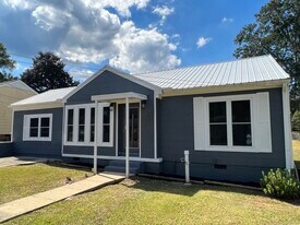 519 Lakeview Ave in Mccomb, MS - Building Photo
