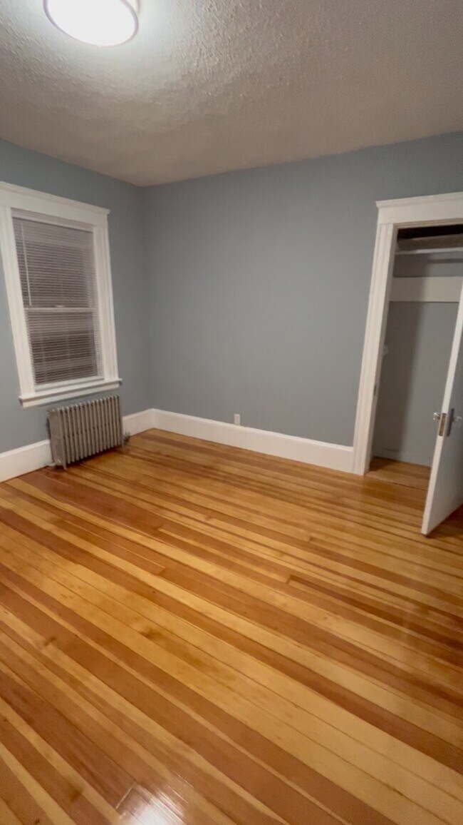 80 Fort St, Unit Second Floor in East Providence, RI - Foto de edificio - Building Photo