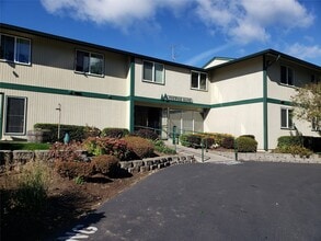 280 Sylvan Way in Bremerton, WA - Building Photo - Building Photo