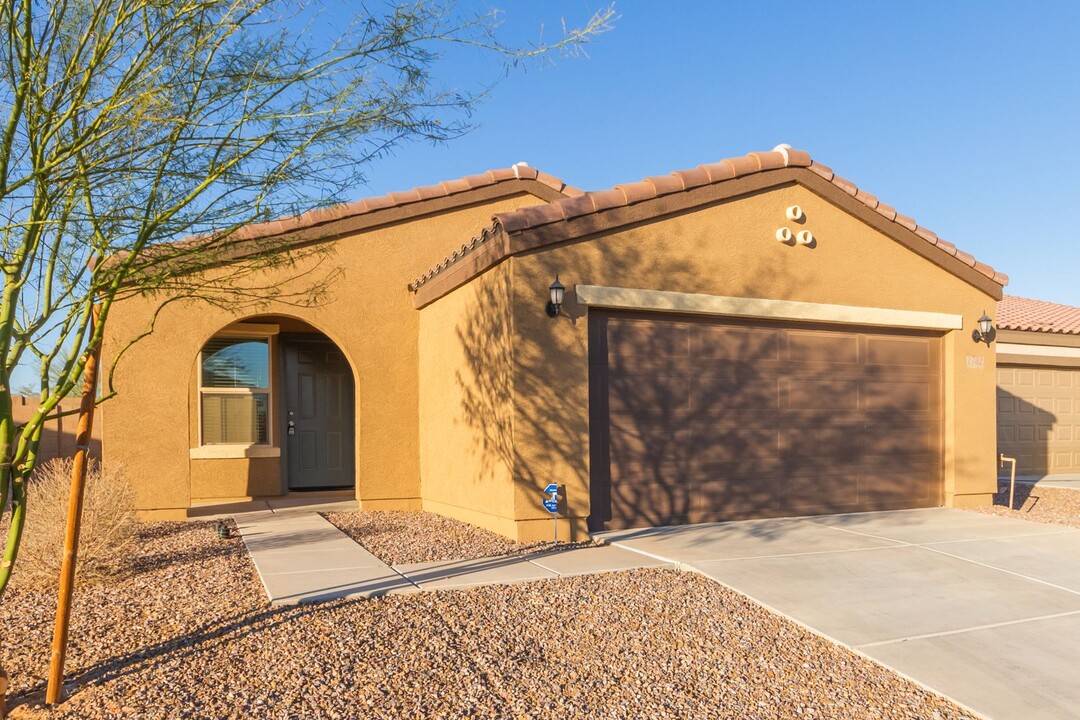 1732 E Desert Breeze Pl in Casa Grande, AZ - Building Photo