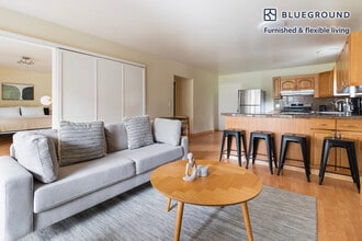 594 Channing Ave in Palo Alto, CA - Foto de edificio - Building Photo