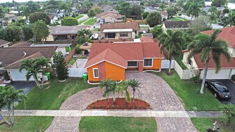 11910 NW 38th Pl in Sunrise, FL - Building Photo