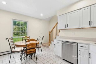 5 Munroe Ave in Mount Sinai, NY - Building Photo