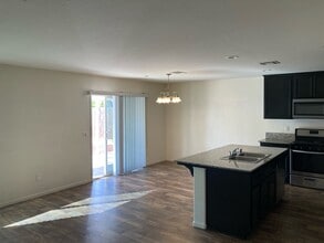 1527 Virmargo St in Visalia, CA - Building Photo - Building Photo