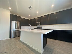 8846 Sasquatch Run Ave in Las Vegas, NV - Building Photo - Building Photo