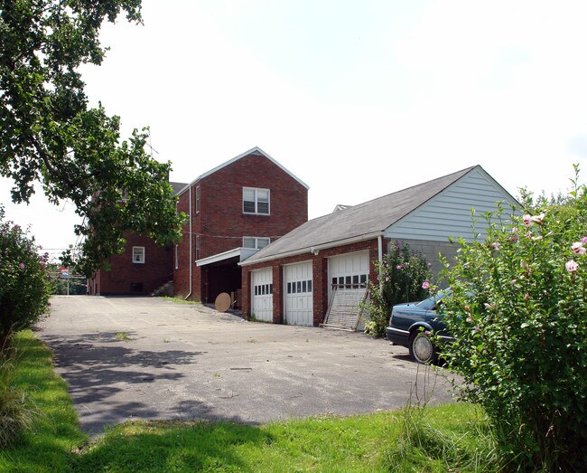 4376 Mahoning Ave in Austintown, OH - Building Photo - Building Photo