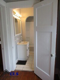 503 Hulman St photo'