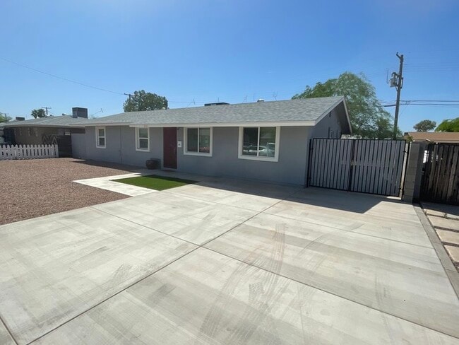 property at 2021 E 10th St