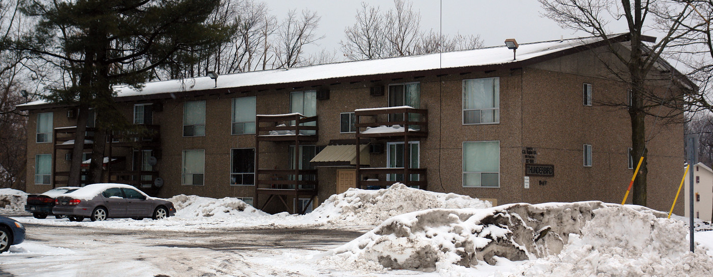 Thunderbird Apartments in Rome, NY - Foto de edificio