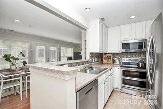 1140 W 1st St in Charlotte, NC - Building Photo - Building Photo