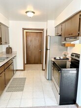 Holly House Apartments in Rochester, MI - Foto de edificio - Building Photo