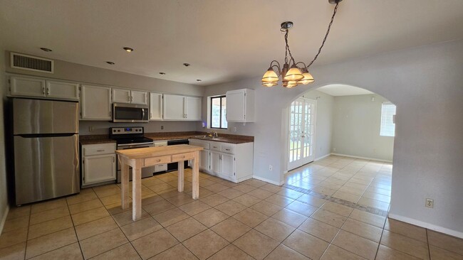 4657 E Covina St in Mesa, AZ - Foto de edificio - Building Photo