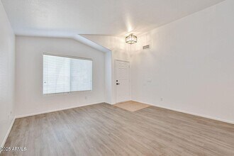2411 W Oberlin Way in Phoenix, AZ - Building Photo - Building Photo