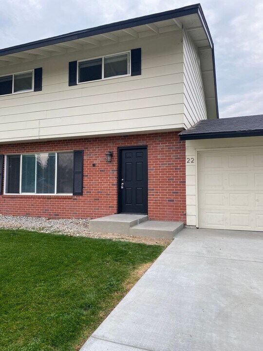 20-22 Poplar Ave in Wenatchee, WA - Building Photo