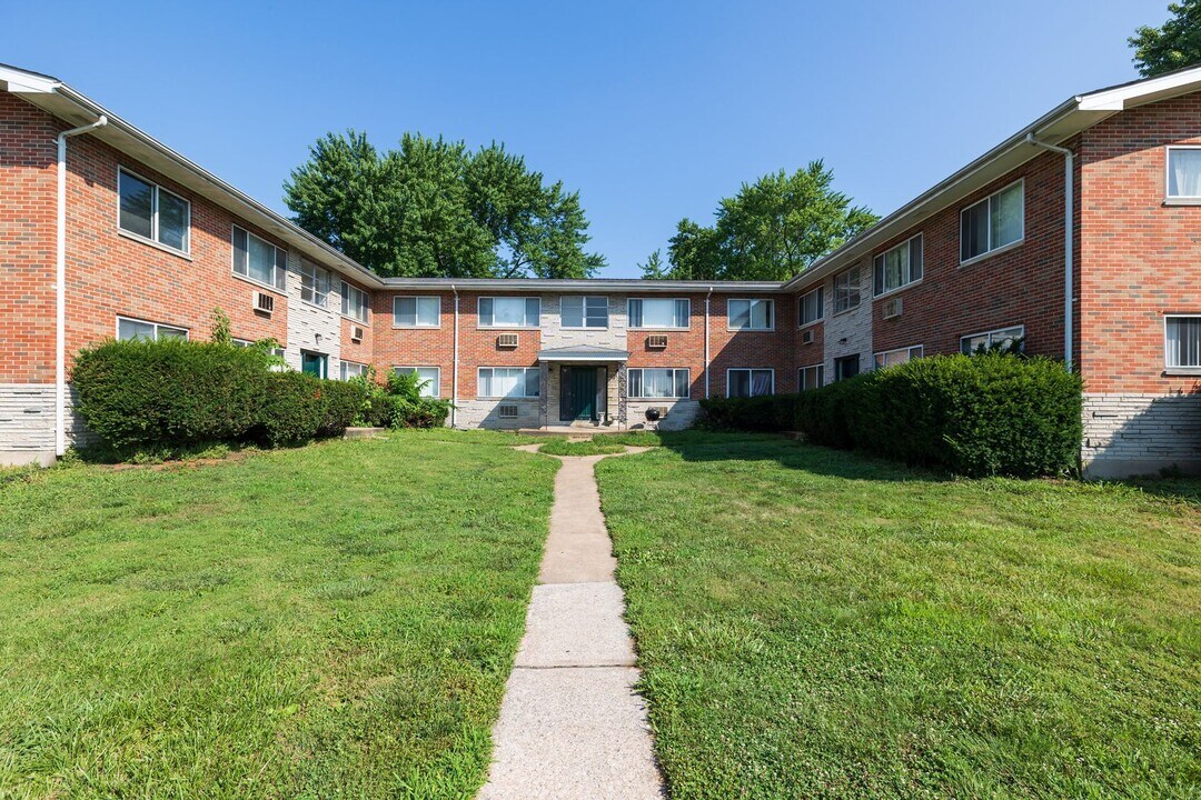 17 Quick Dr in Florissant, MO - Building Photo