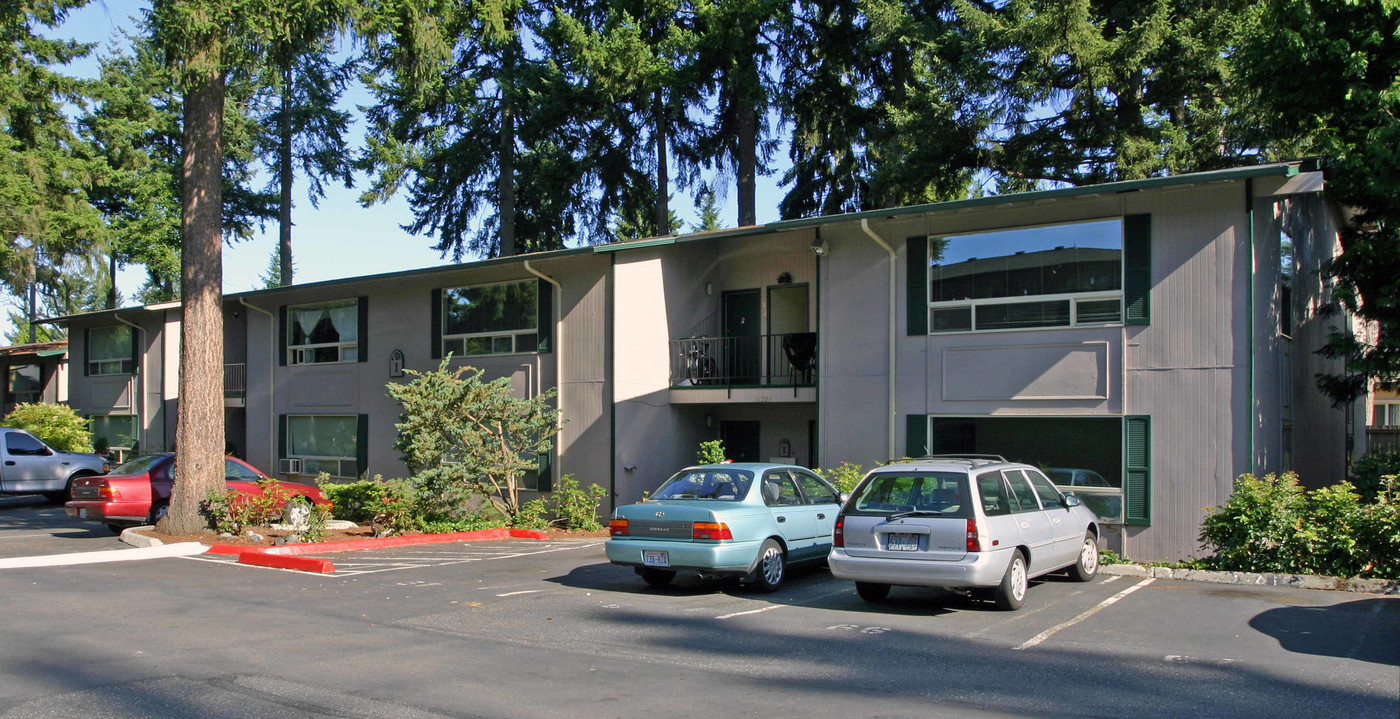 Bellepark East in Bellevue, WA - Building Photo