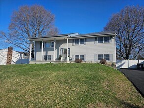 35 Scott Dr in Middletown, NY - Building Photo - Building Photo