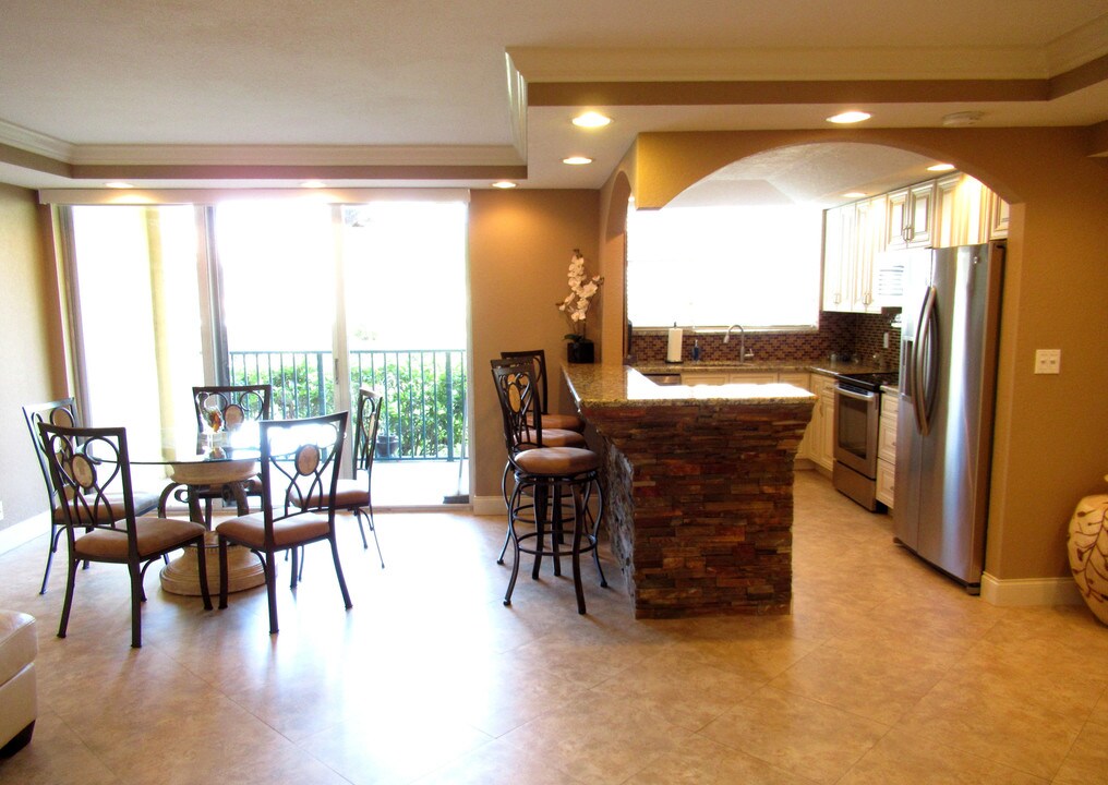 1238 Hillsboro Mile-Unit -106 in Hillsboro Beach, FL - Building Photo