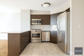 776 Sixth Avenue in New York, NY - Building Photo - Building Photo