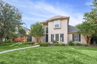 6043 Fieldstone Dr in Dallas, TX - Foto de edificio - Building Photo