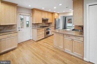 1710 Palm Springs Dr in Vienna, VA - Building Photo - Building Photo
