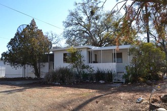 Oak Knolls Trailer Park in Sanger, CA - Building Photo - Building Photo