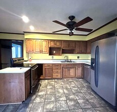 1820 Perry Crossing Rd in Sellersburg, IN - Foto de edificio - Building Photo