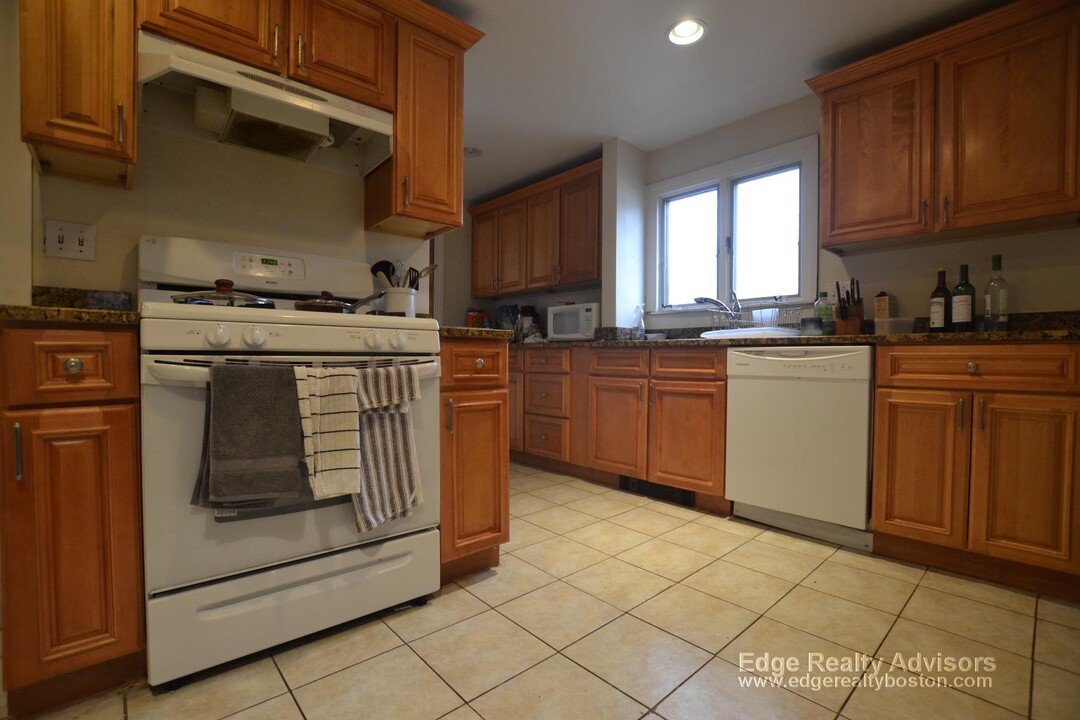 5 Oliva Rd, Unit 1 in Boston, MA - Building Photo