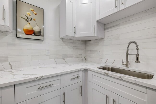 8911 NW 28th Dr, Unit 36 in Coral Springs, FL - Foto de edificio - Building Photo
