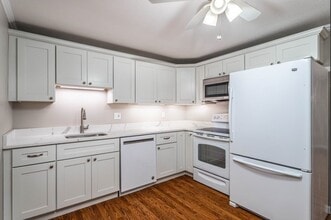 39 Pleasant St, Unit 5C in Northborough, MA - Foto de edificio - Building Photo