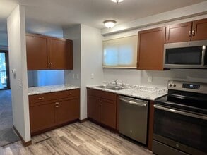 1686 La Mar Dr in North Mankato, MN - Foto de edificio - Building Photo