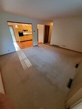 6814 Ravenwood Ave NW in North Canton, OH - Foto de edificio - Building Photo