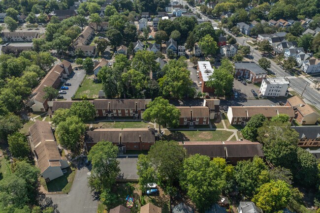 Presidential Gardens & Westwood Village in New Haven, CT - Foto de edificio - Building Photo