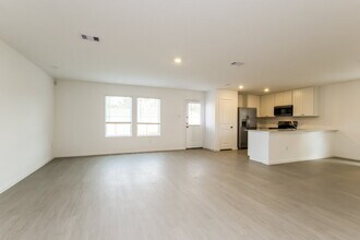 15298 Abella Dr in Montgomery, TX - Foto de edificio - Building Photo