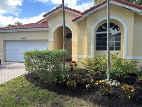 5412 NW 110th Ave in Doral, FL - Building Photo - Building Photo