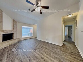 9167 Golden Sunshine Dr in Houston, TX - Foto de edificio - Building Photo