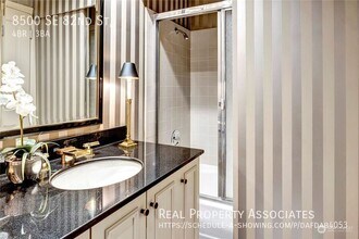 8500 SE 82nd St in Mercer Island, WA - Building Photo - Building Photo