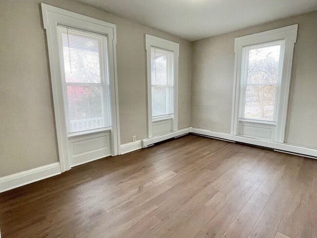 404 Mountain St in Elgin, IL - Foto de edificio - Building Photo