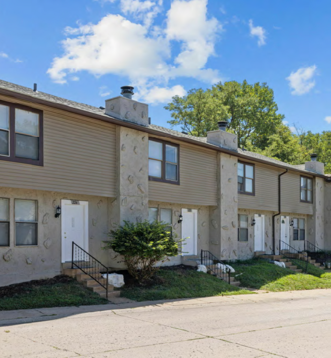 216 Northport Hills Dr in Florissant, MO - Building Photo