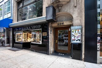 534 Madison Ave in New York, NY - Building Photo - Building Photo