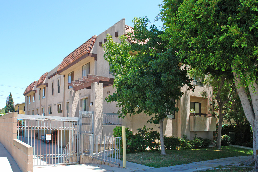 3930 Tilden Ave in Culver City, CA - Building Photo