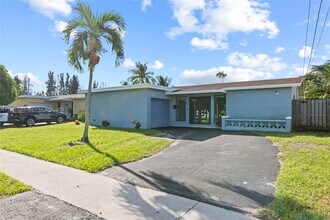 7070 NW 21st St in Sunrise, FL - Building Photo - Building Photo
