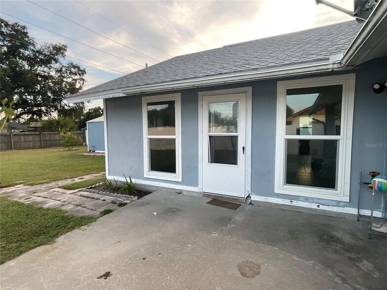 8026 Brocatel Ct in Orlando, FL - Foto de edificio