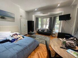 21 Regent Cir, Unit #1 in Brookline, MA - Building Photo