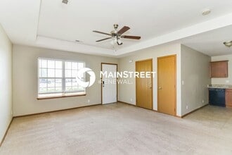 219 Palmer Ct in Pleasant Hill, MO - Building Photo - Building Photo