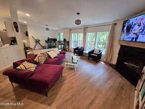 328 Groves Point Cir in Hampstead, NC - Building Photo - Building Photo