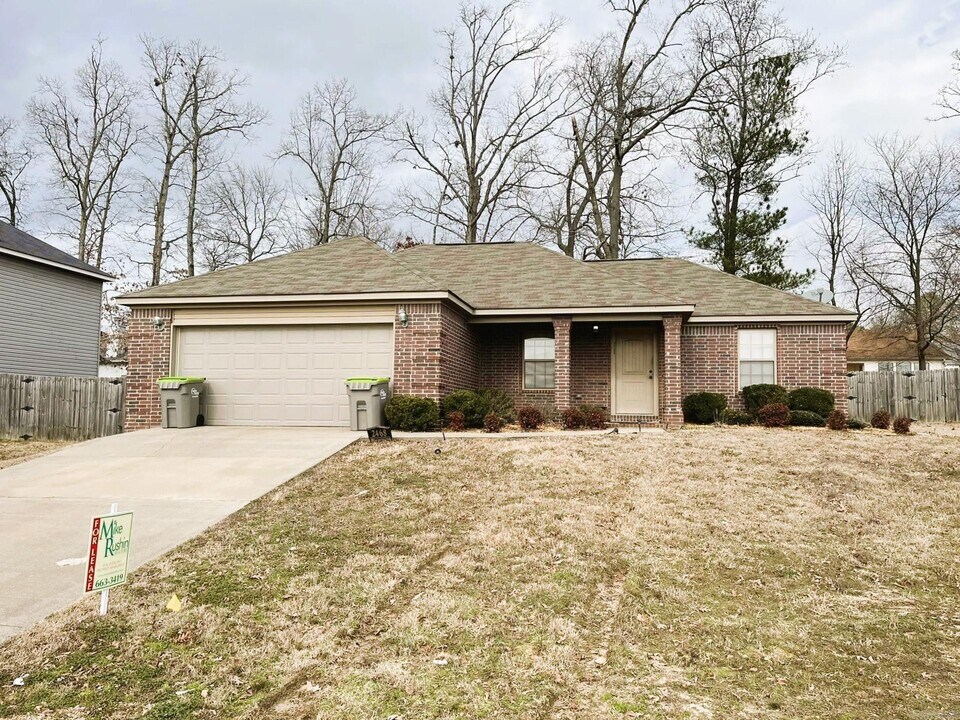 2468 Pleasant Willow Dr in Benton, AR - Building Photo