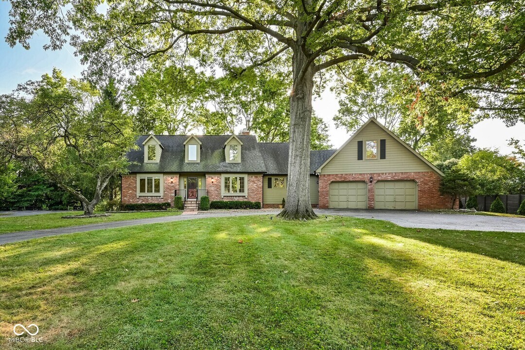 615 Mulberry St in Zionsville, IN - Building Photo